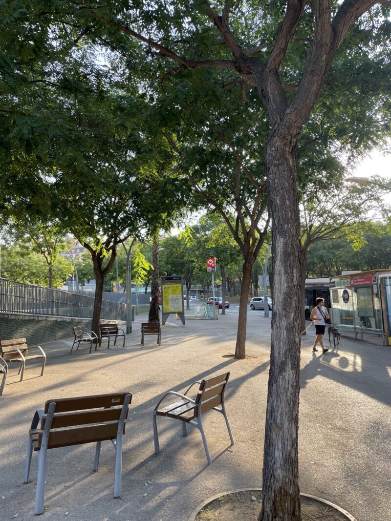 グエル公園最寄りの地下鉄駅近く