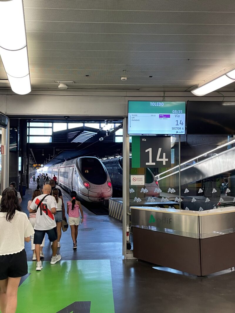 ホームへの入口