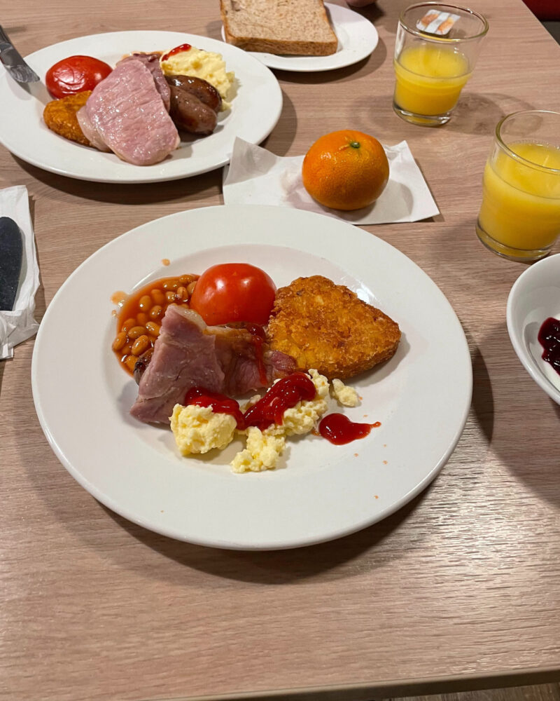 朝食