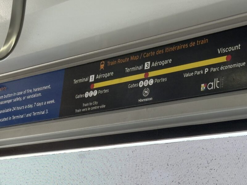 空港内トレインのルート案内