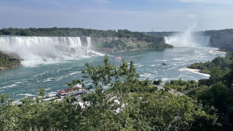 カナダ側からナイアガラの滝