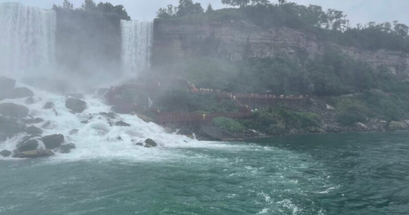 "風の洞窟”とブライダルベール滝