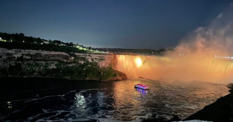 夜のナイアガラ・クルーズ